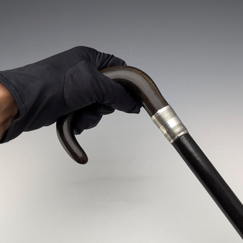 Circa 1910 British antique gentleman's pure silver decorated horn handle walking stick 91cm